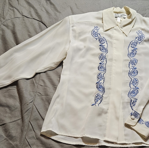 Suit - Picture 3 of 7